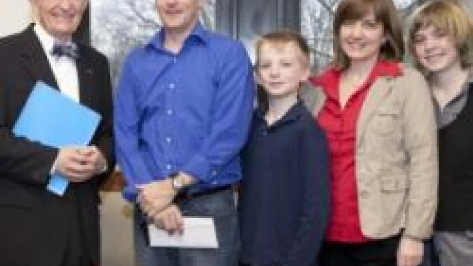 President E. Gordon Gee, Vinnie Roscigno, and Vinnie's two children and wife